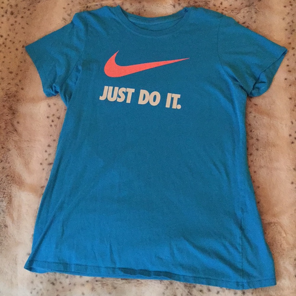 NIKE TEE